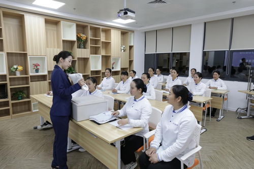 輕喜到家 以全自營、非中介的專業(yè)模式，引領(lǐng)家政服務(wù)業(yè)健康發(fā)展